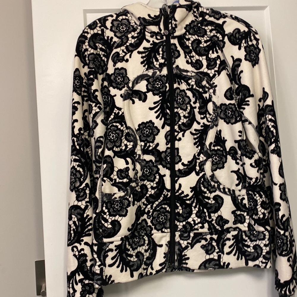 Lululemon jacket like new size 8